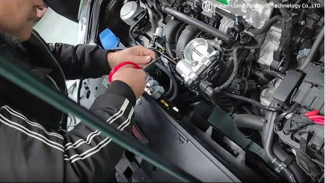 Latest company Cases about Installeer injectieslangen van het injecteursspoor aan de schakelaars op opnameverzamelleiding